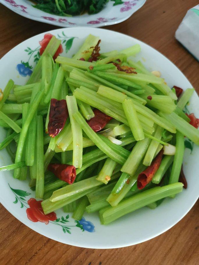素炒芹菜