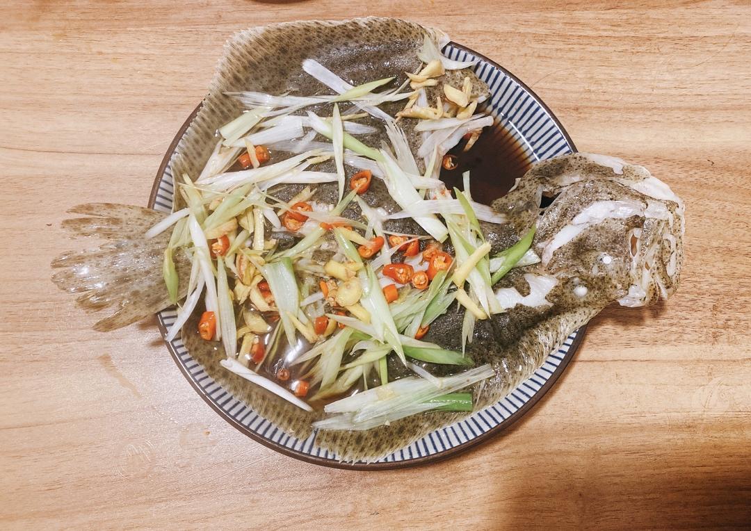 嫩滑的清蒸多宝鱼 鲈鱼