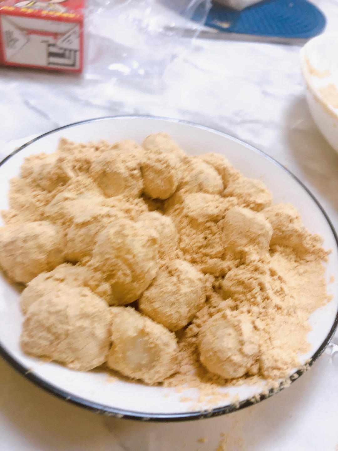 黄豆粉糍粑团