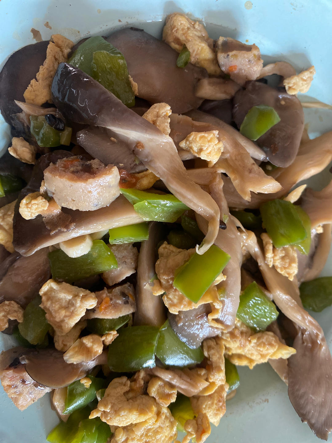 平菇青椒炒鸡蛋 好吃又营养的超快手家常菜