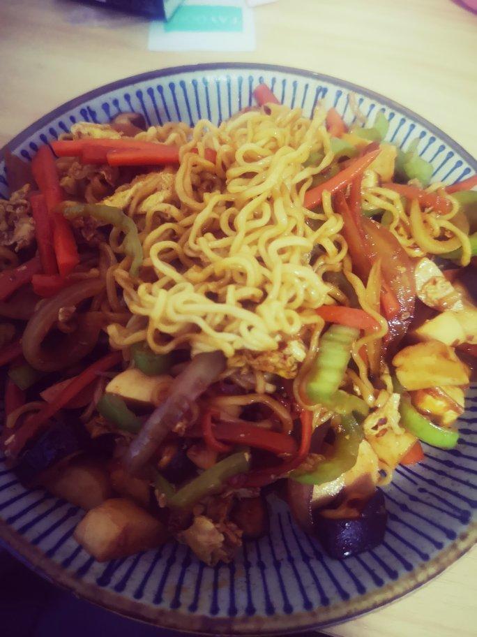 路边摊风味炒方便面