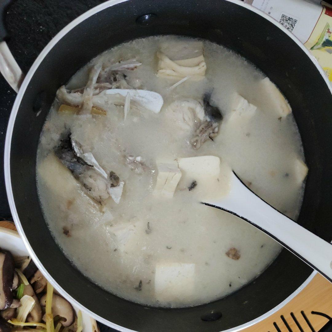 鱼头豆腐汤