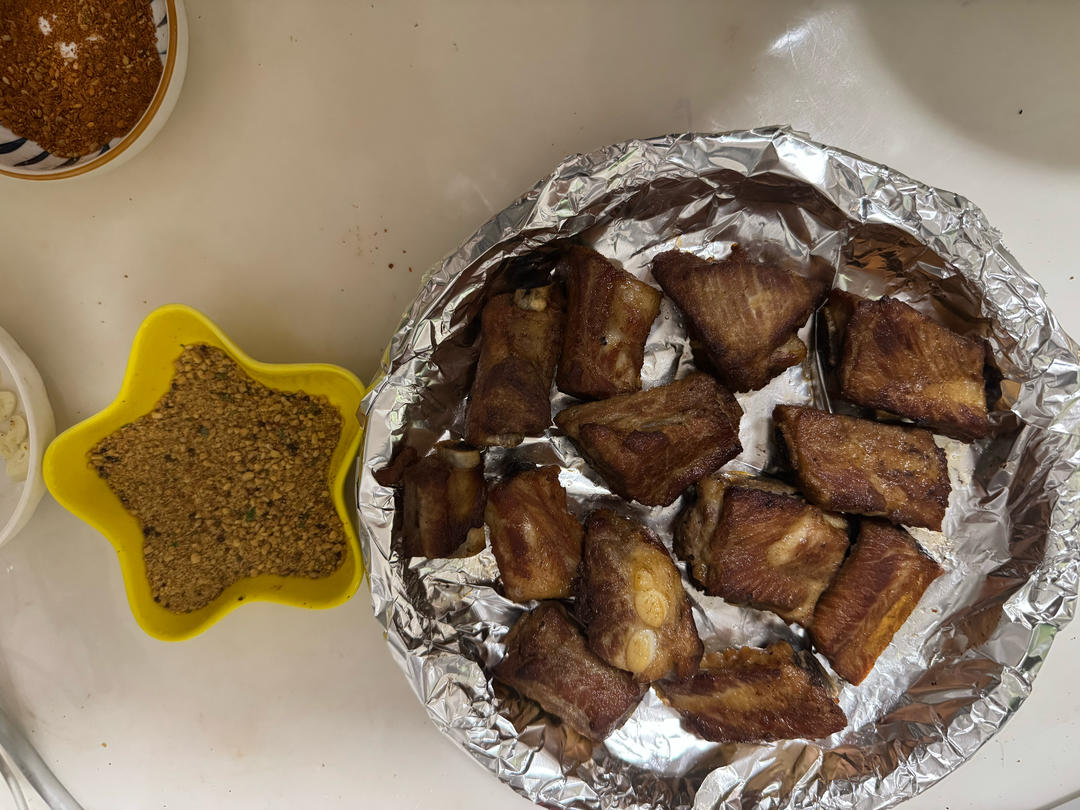 蒜香烤排骨（先煎再蒸后烤）