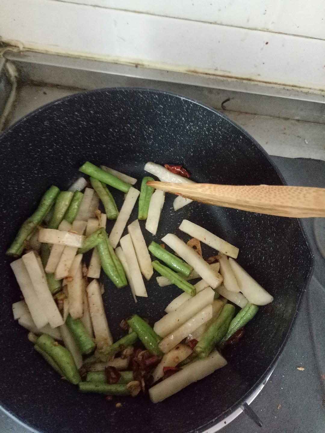 一人食豆角焖面的做法 步骤8