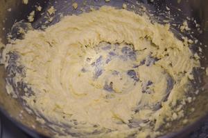 解决打发剩下的淡奶油——牛油磅蛋糕的做法 步骤2