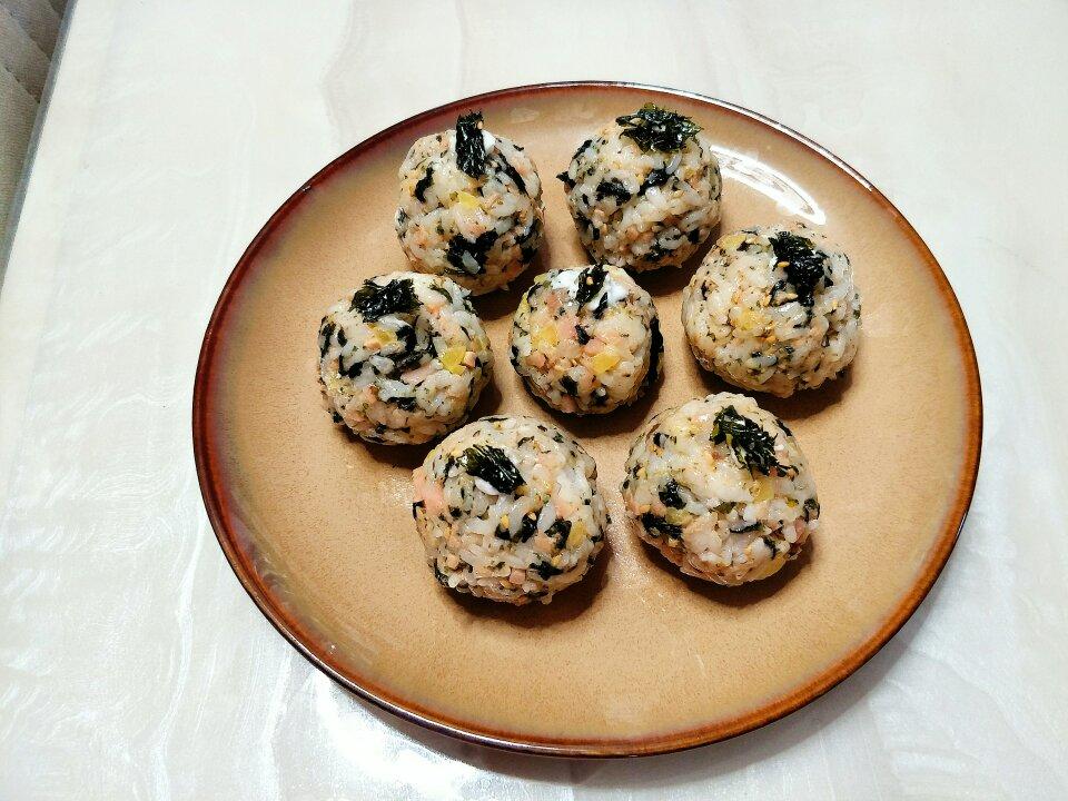 金枪鱼饭团