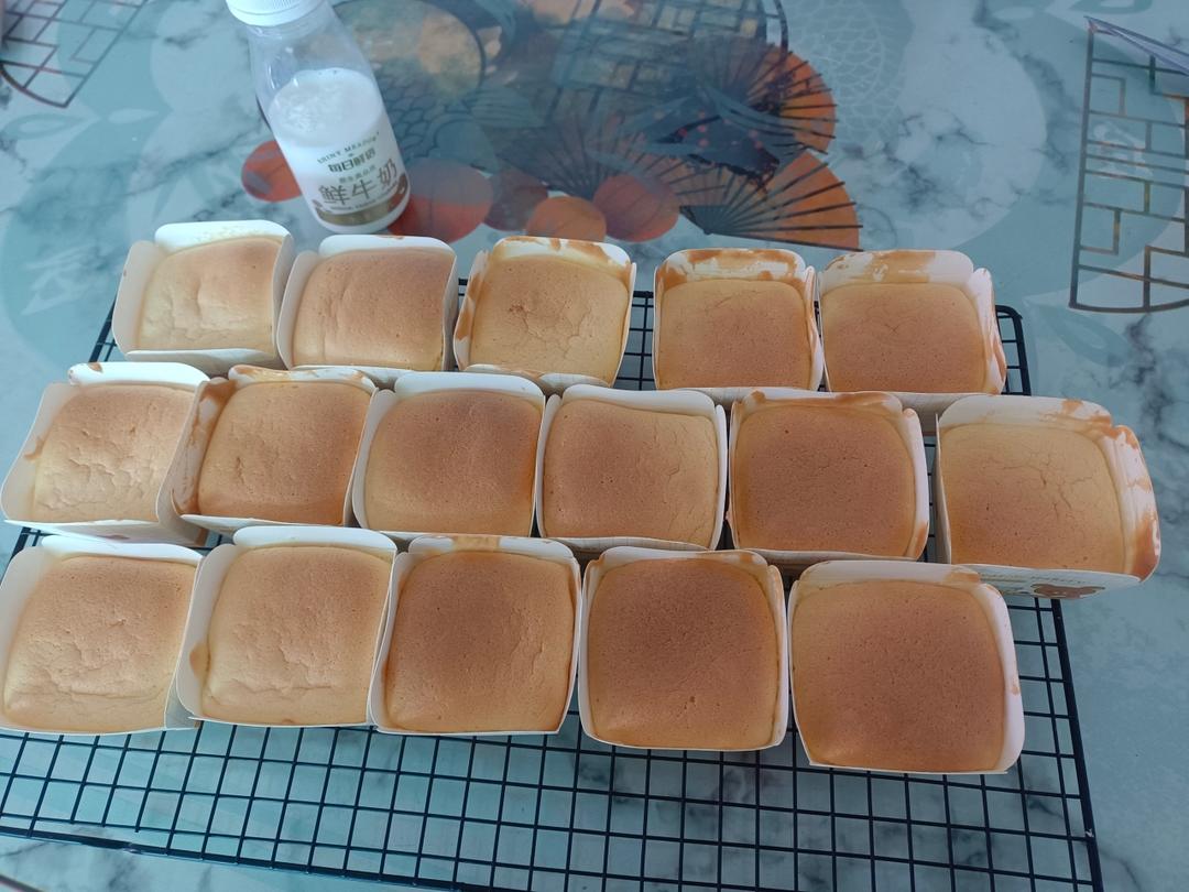 戚风小纸杯蛋糕