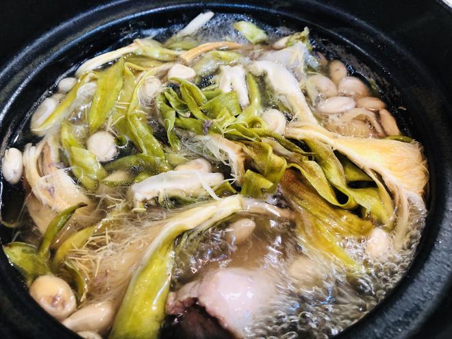 清热润肺燥的霸王花扁豆排骨汤的做法