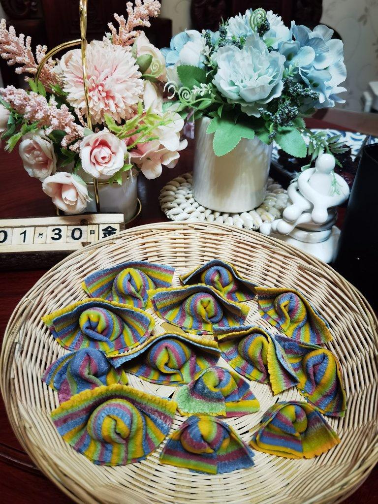 彩虹饺子，一口一口吃掉忧愁