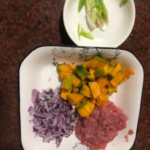 南瓜牛肉饭 宝宝辅食的做法 步骤1