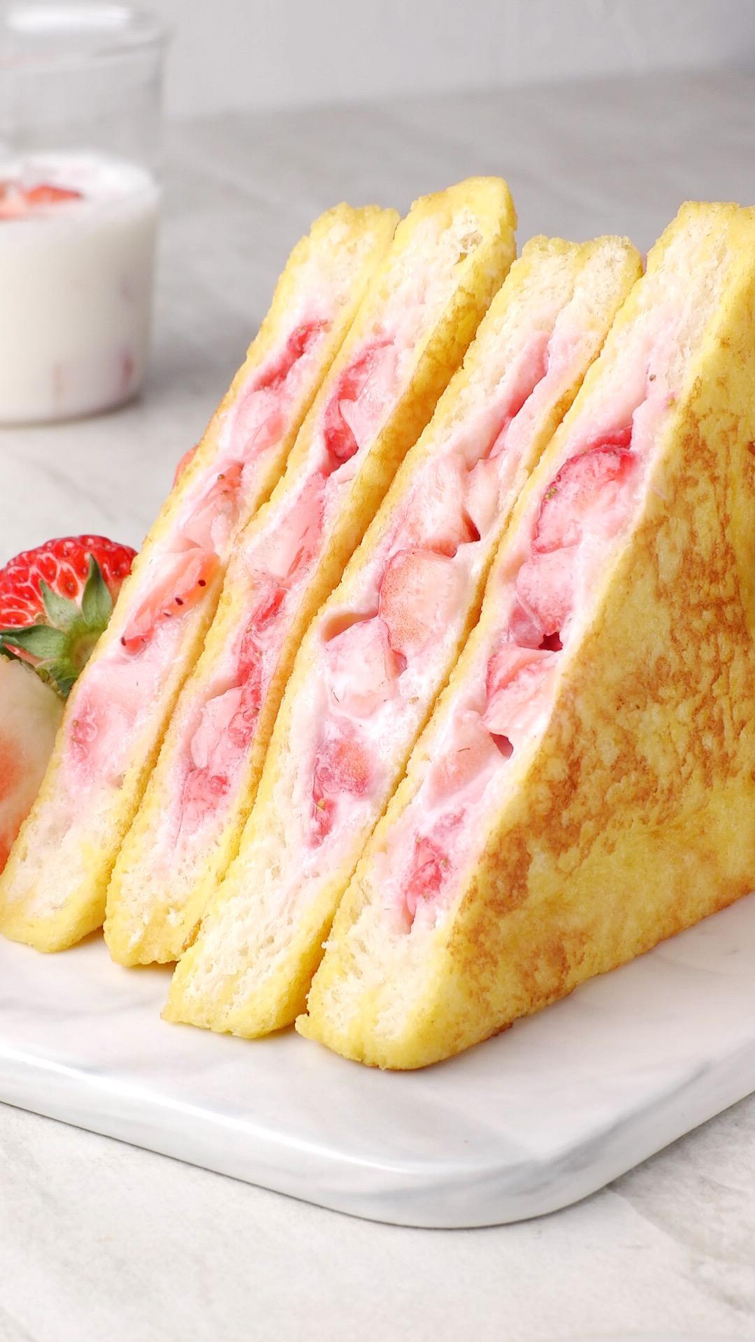 草莓酸奶西多士的做法