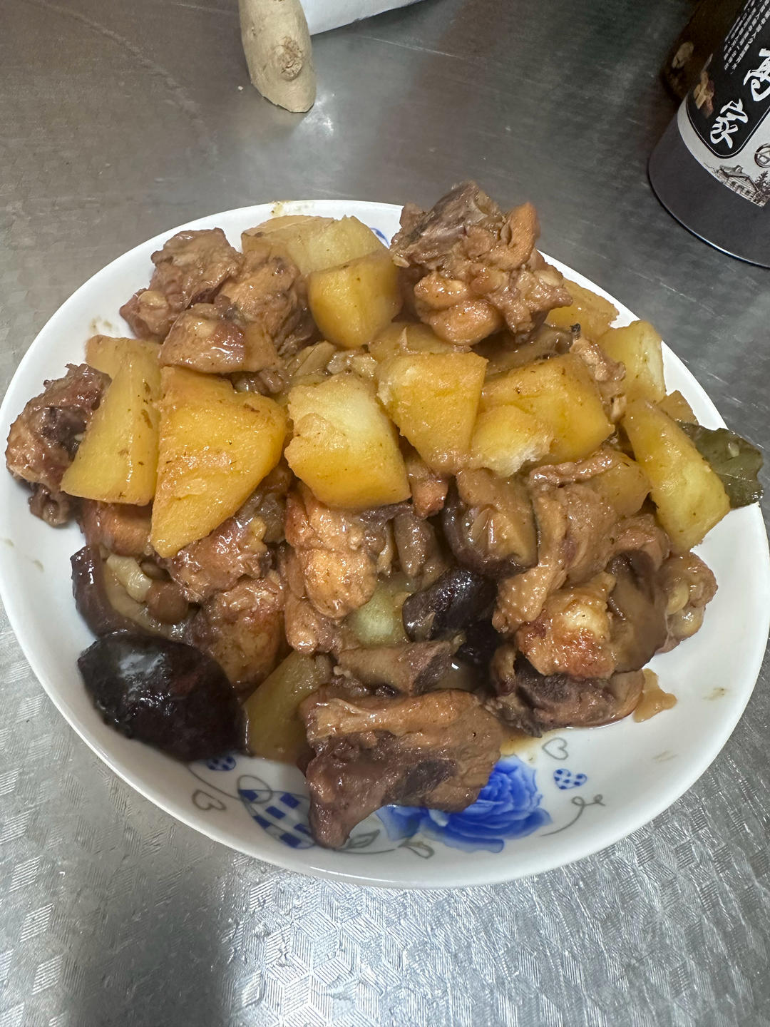 土豆香菇炖鸡腿/鸡块
