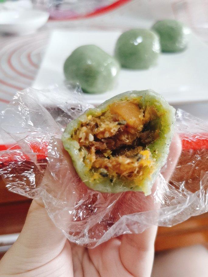 网红青团～～咸蛋黄肉松青团