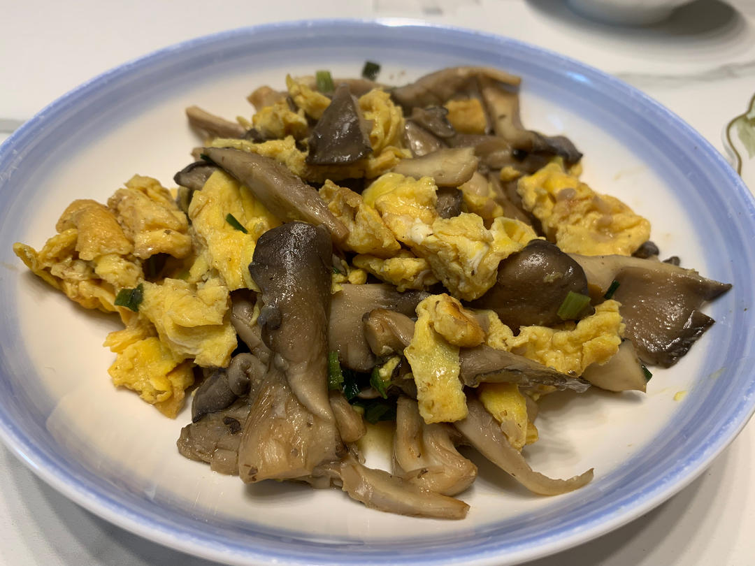 蘑菇炒鸡蛋	平菇这样炒，鲜美无比巨好吃