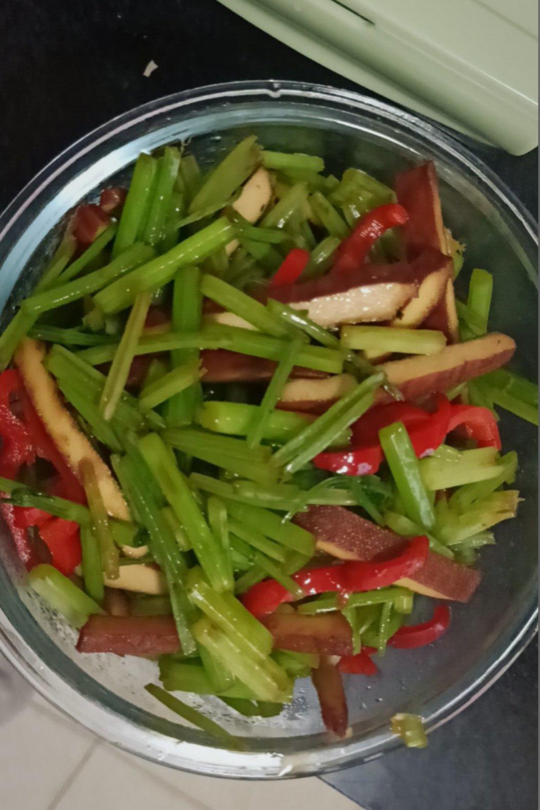 素菜：芹菜炒豆腐干
