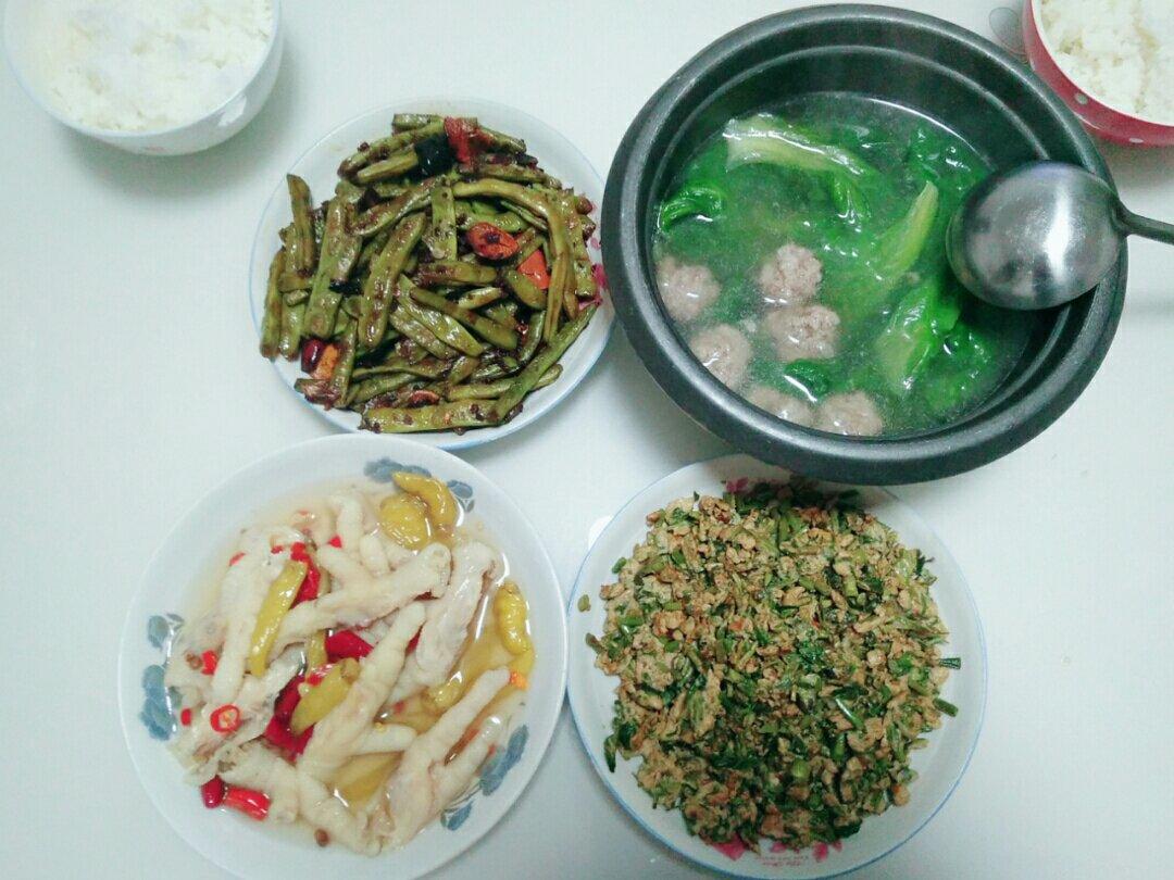 椿芽炒蛋，不美，味则浓！