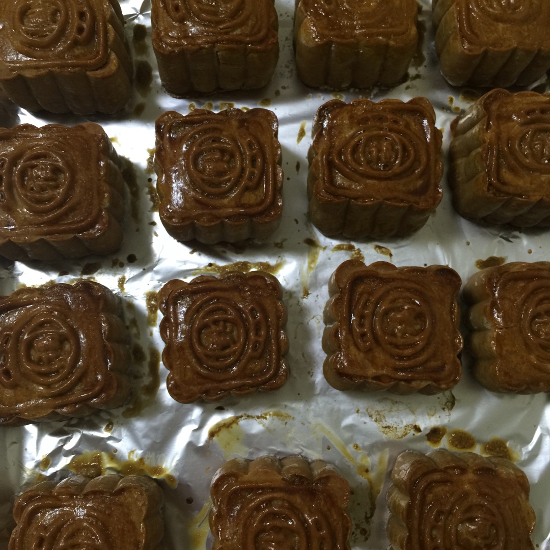 广式月饼—蛋黄莲蓉月饼