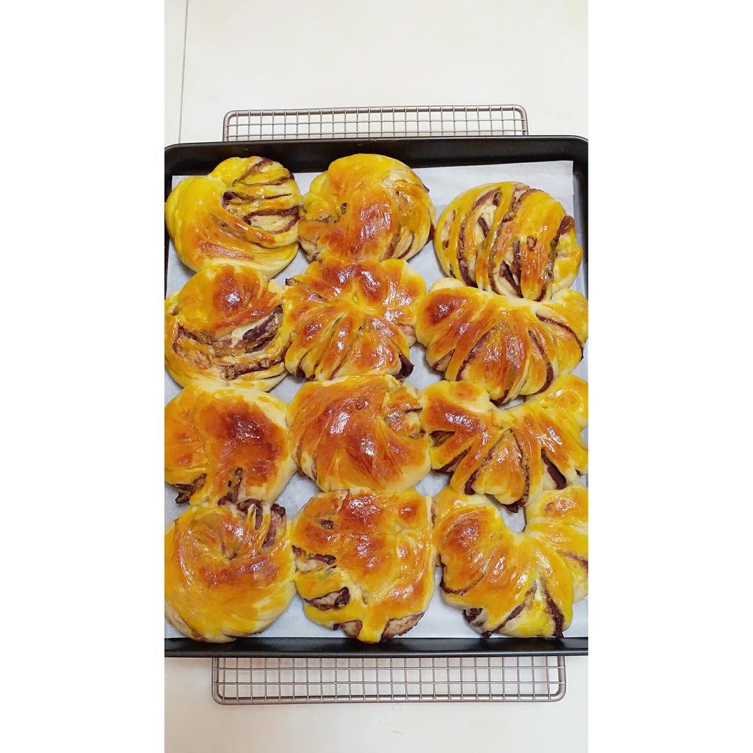 红豆沙面包卷——好吃得不得了#皮黑森林#