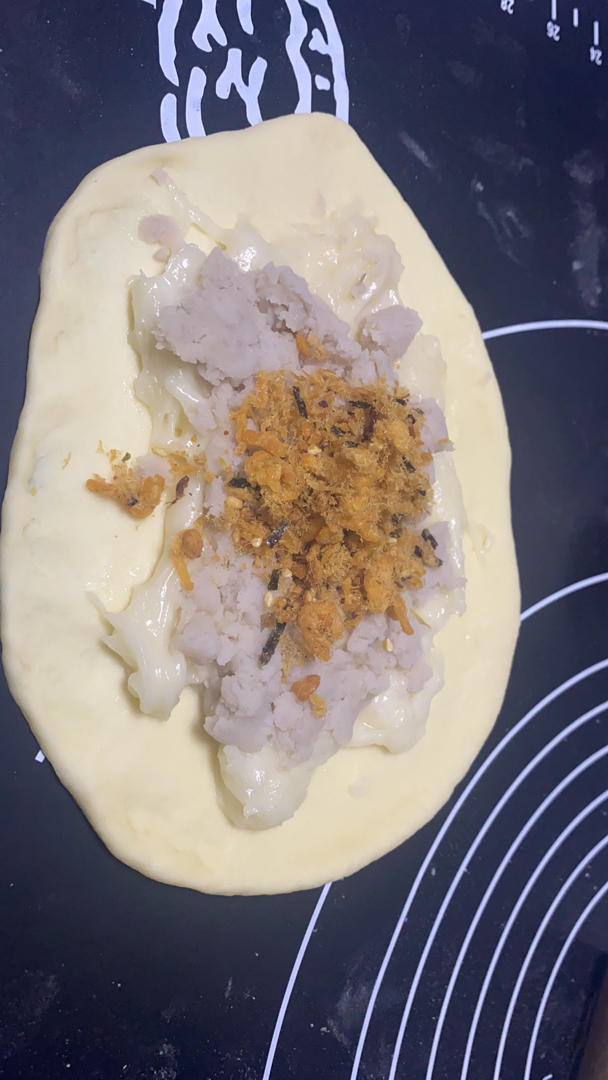 芋泥麻薯肉松蛋黄软欧包| 麻薯可拉丝不变硬的配比|皮脆而不硬内心柔软的㊙️