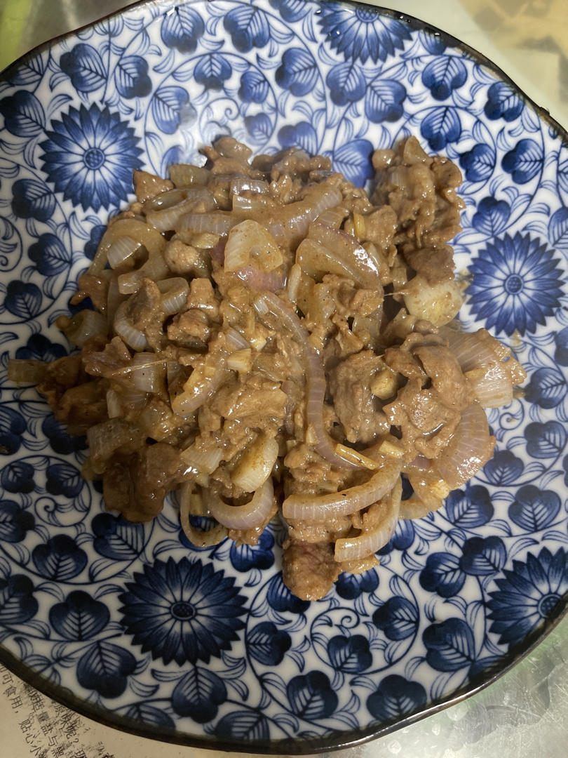 孜然牛肉（👈孜然肉片向左，吉野家向右👉）