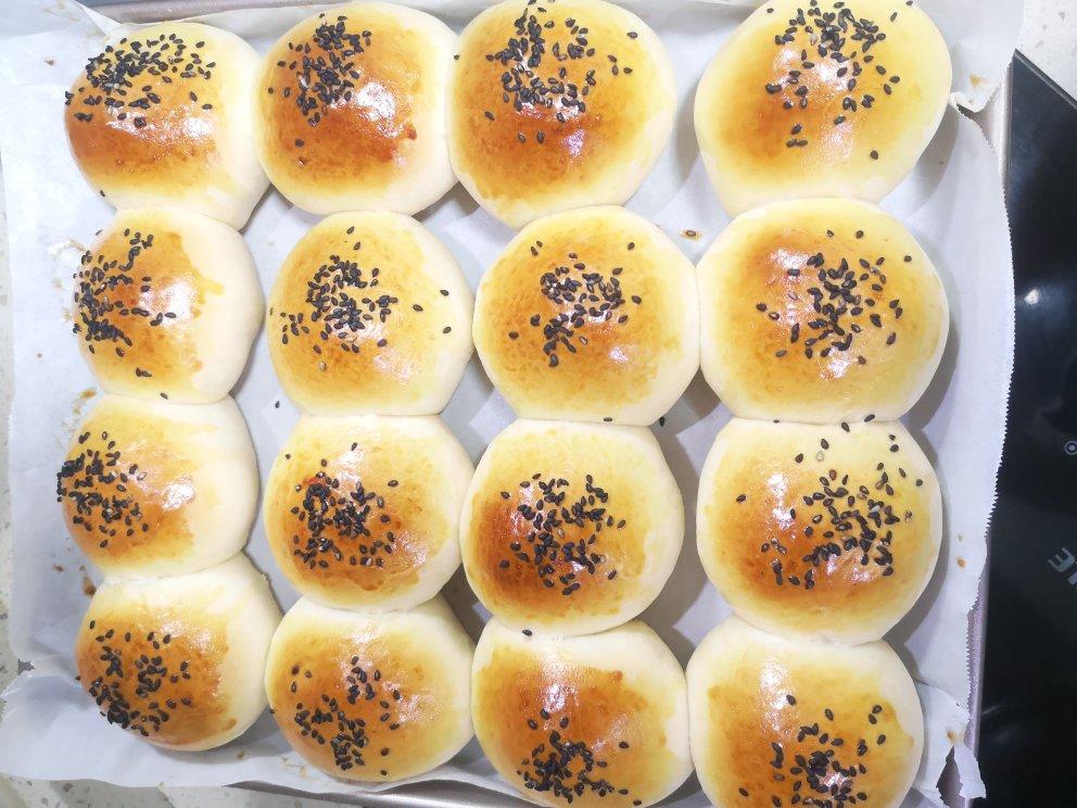 咸蛋黄肉松小餐包