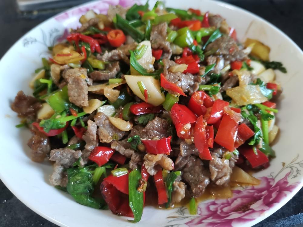 小炒牛肉:爆好吃！简单易学！的做法