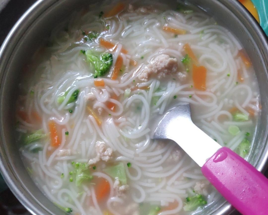 10个月宝宝辅食西兰花胡萝卜瘦肉面