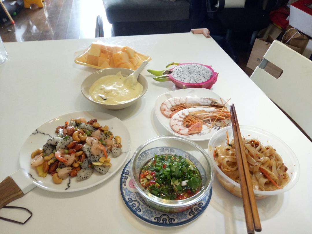 火龙果炒虾仁