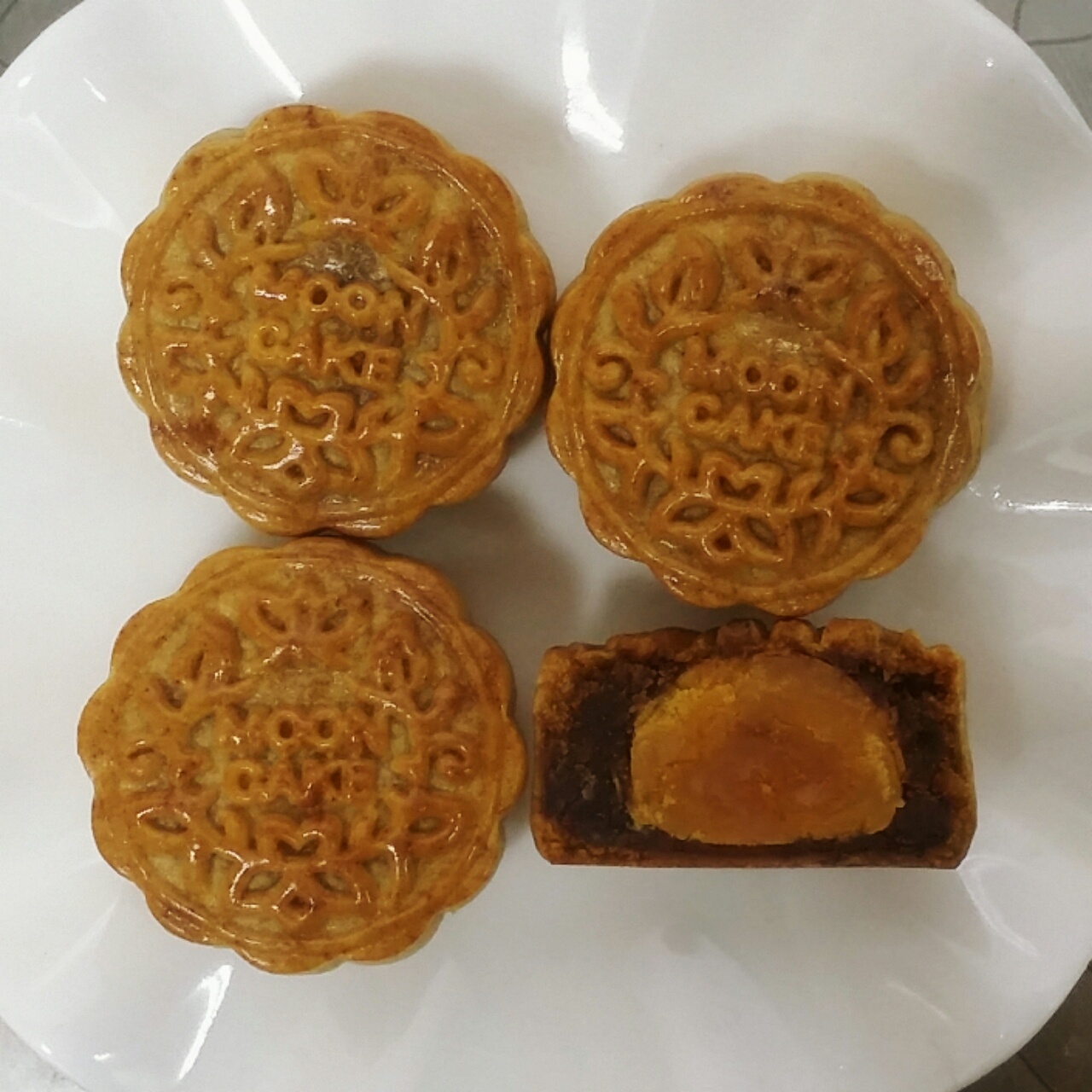 广式月饼—蛋黄莲蓉月饼