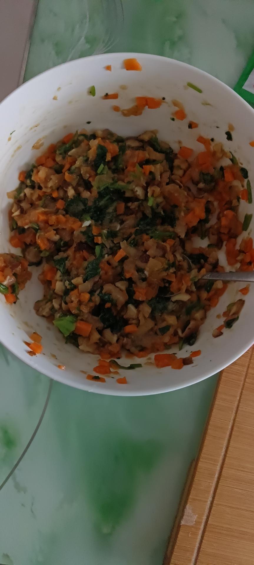 菠菜鸡蛋胡萝卜香菇肉馅饺子