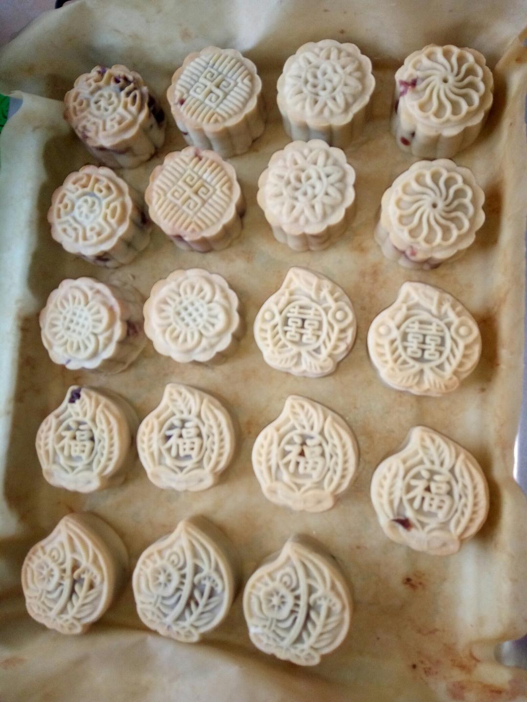 广式月饼—蛋黄莲蓉月饼