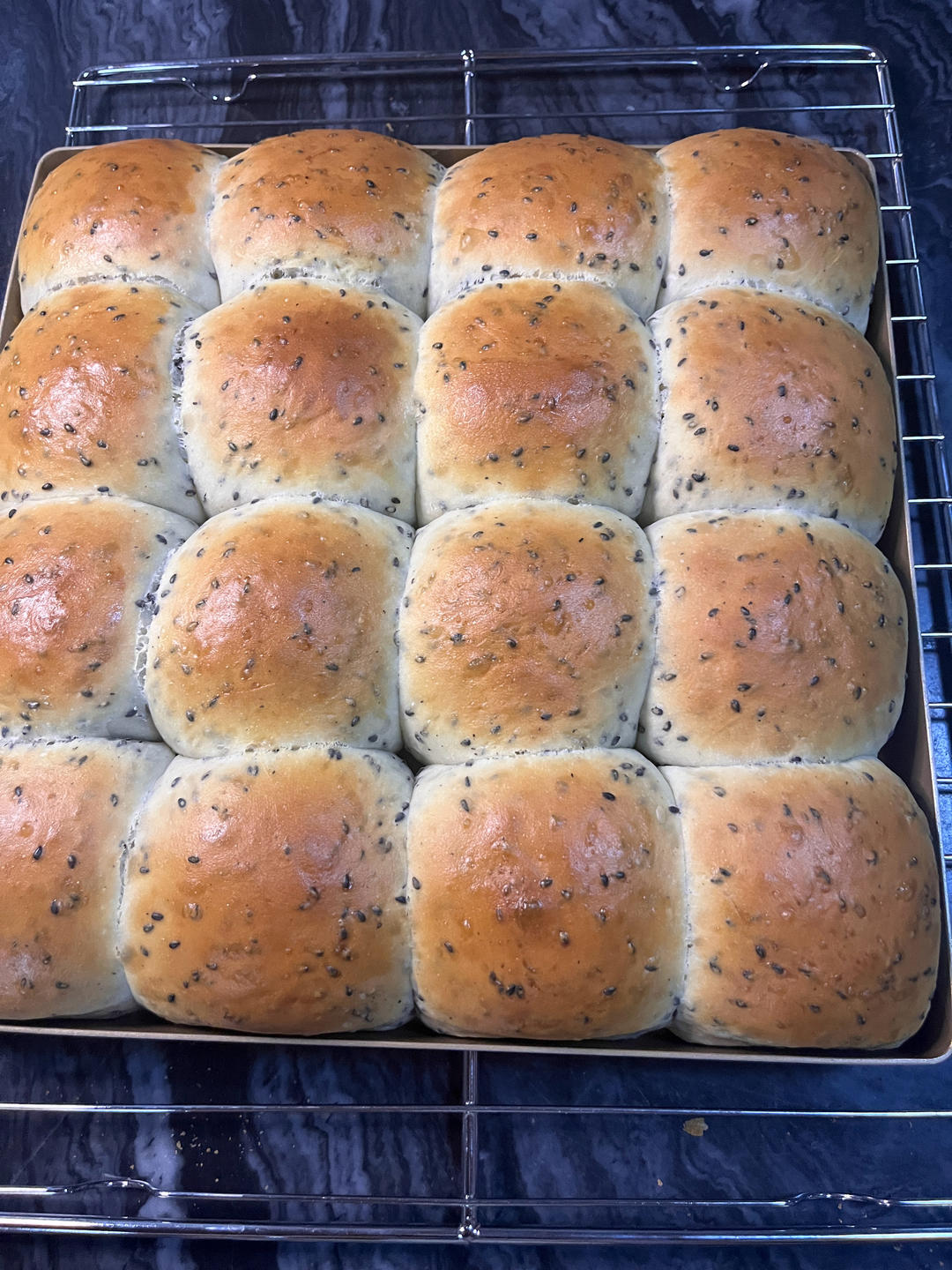 咸香柔软的黑芝麻小餐包｜新手友好