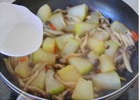 蟹味菇烧冬瓜的做法 步骤7