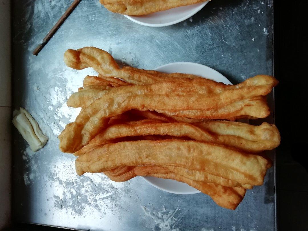 （视频菜谱）自制蓬松 炸油条