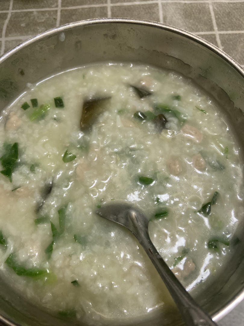 妈妈👩教我做的皮蛋瘦肉粥🥣简单快捷美味😋