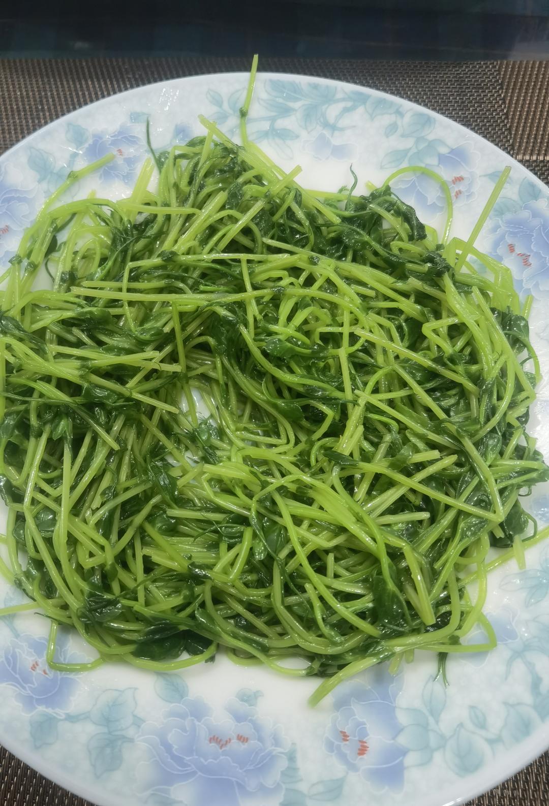 凉拌豌豆苗