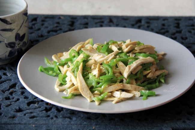 尖椒炒豆干的做法