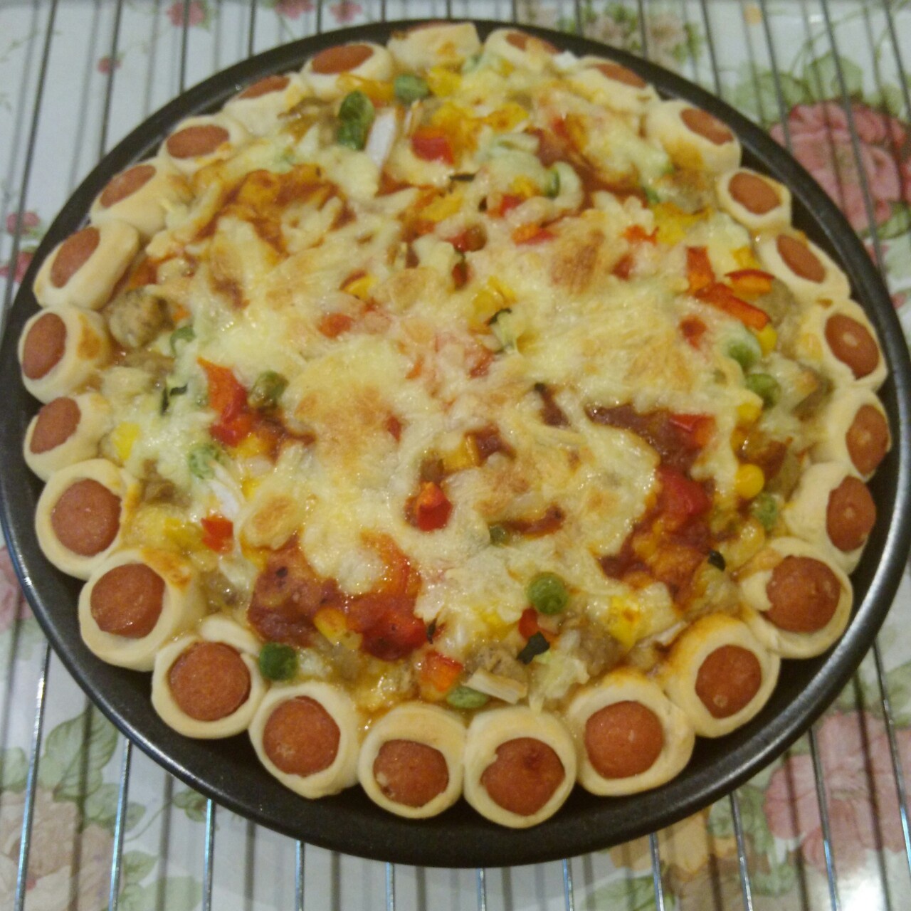 萨米肠蘑菇花边披萨