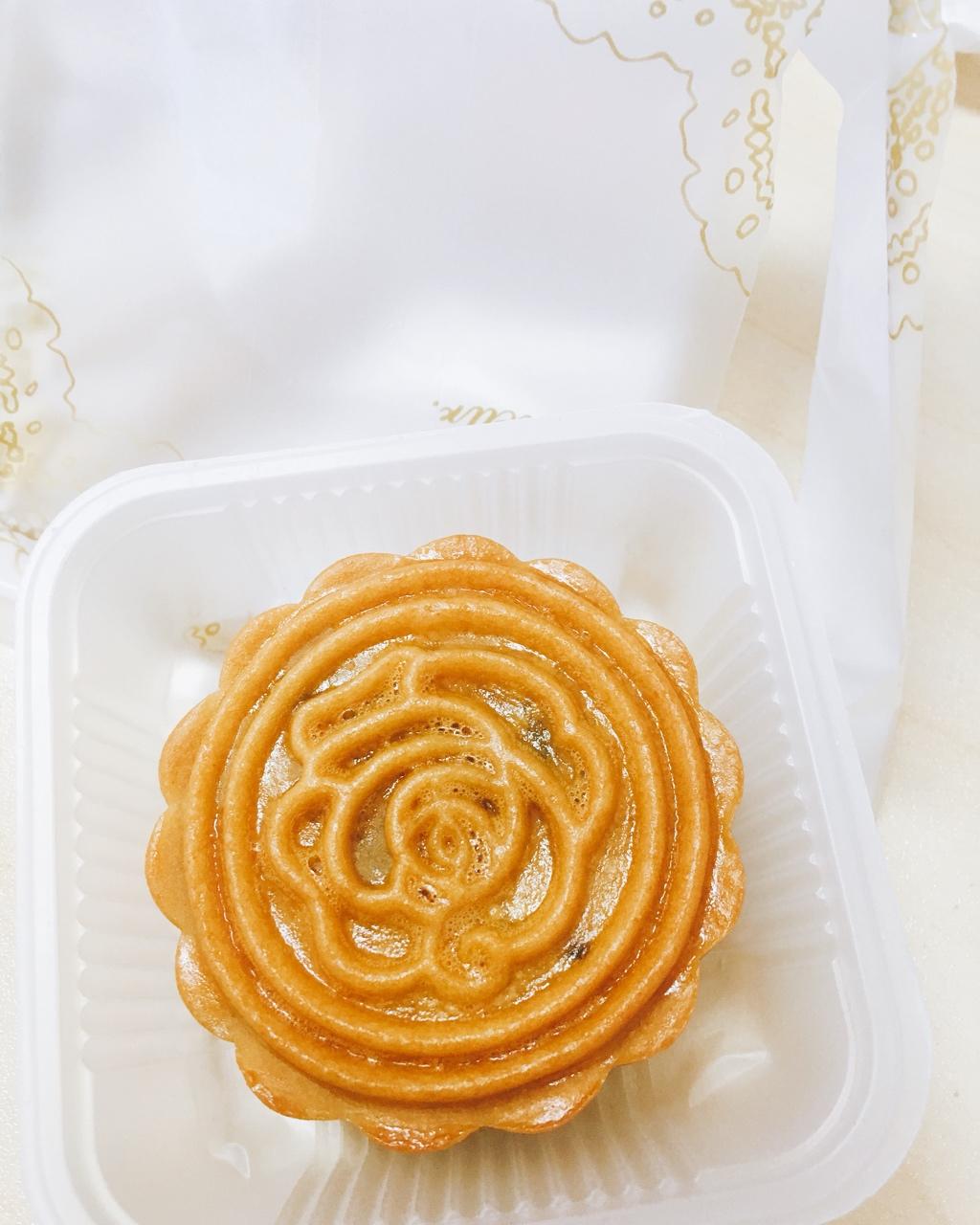 广式蛋黄莲蓉月饼