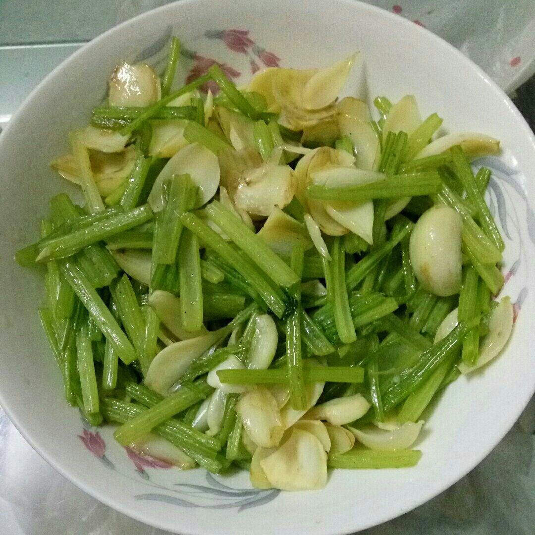 西芹炒百合