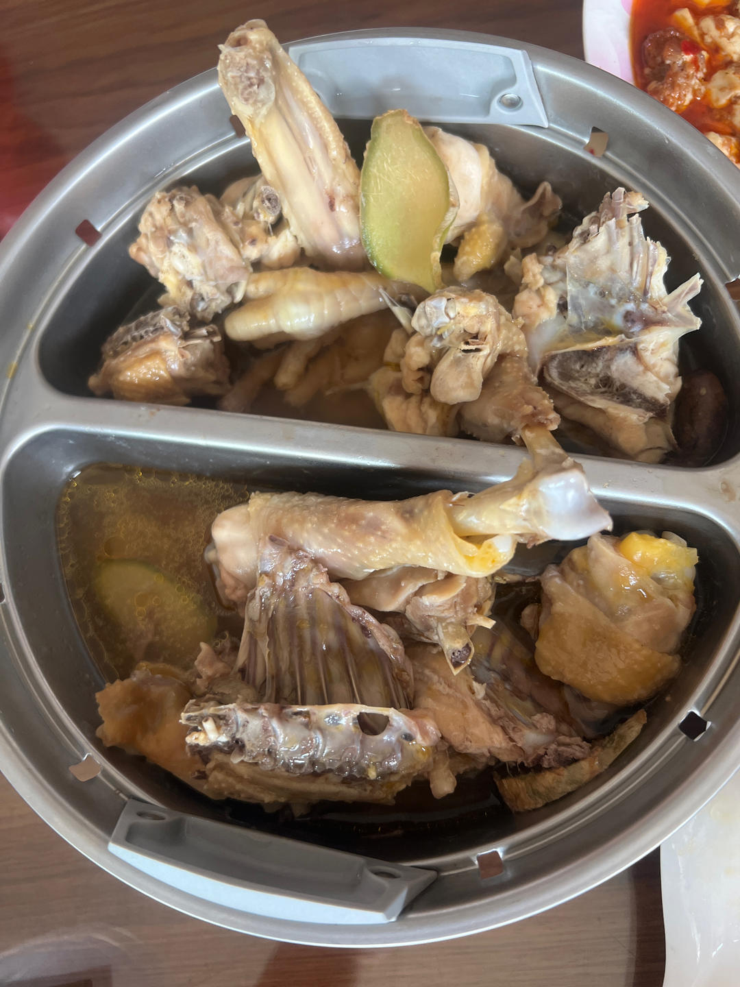 江南（干蒸鸡）吊鸡露，适合感冒进补