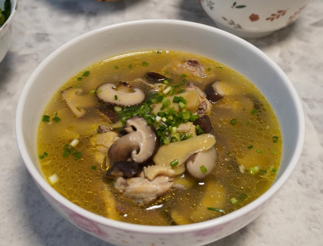 老母鸡炖蘑菇鲜汤（高压锅）