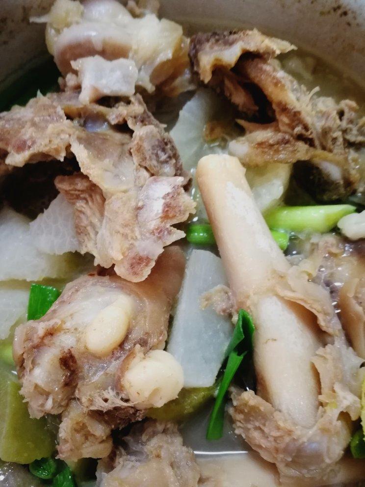 羊肉汤（汤鲜味美不膻气）