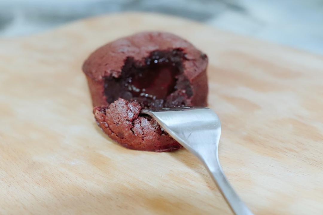 巧克力熔岩杯子蛋糕（不需打发）