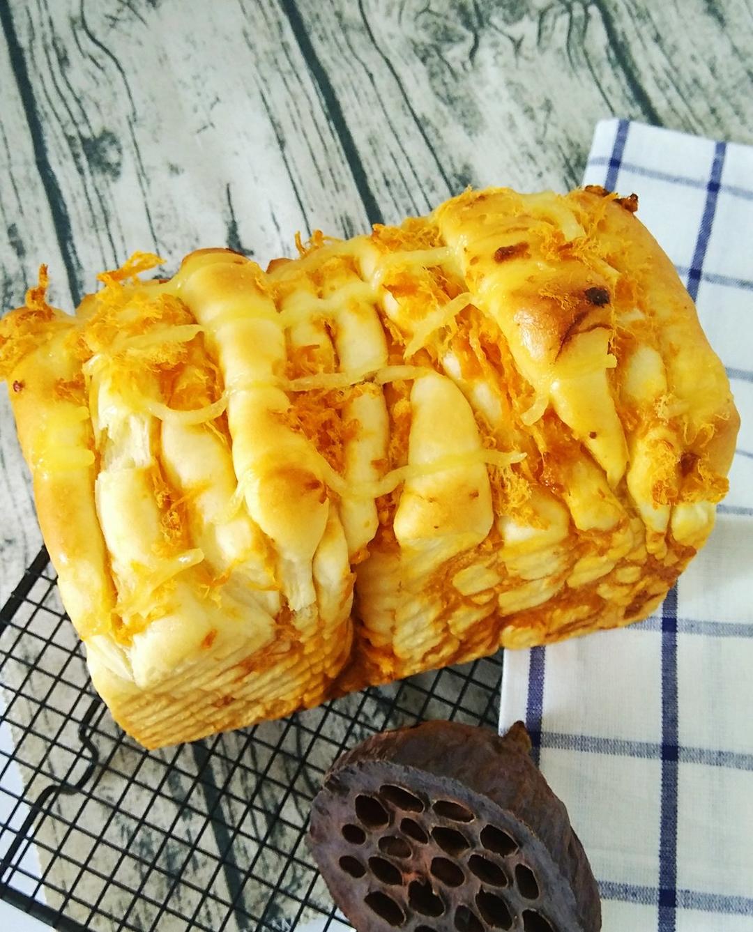 手撕肉松面包