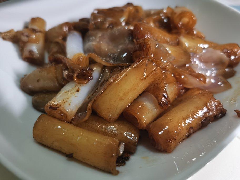 粤式豉油皇爆炒猪肠粉