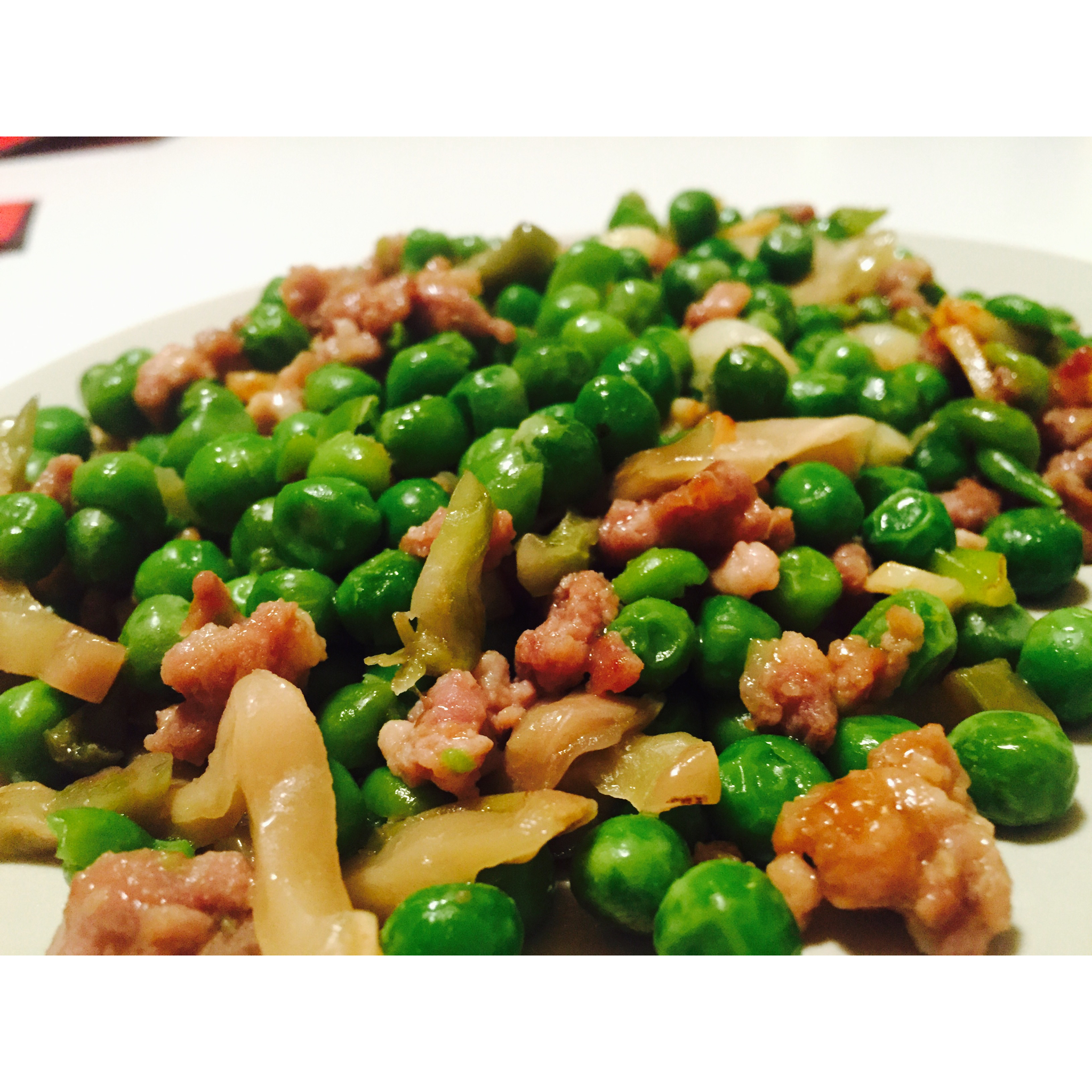 青豌豆炒肉丁
