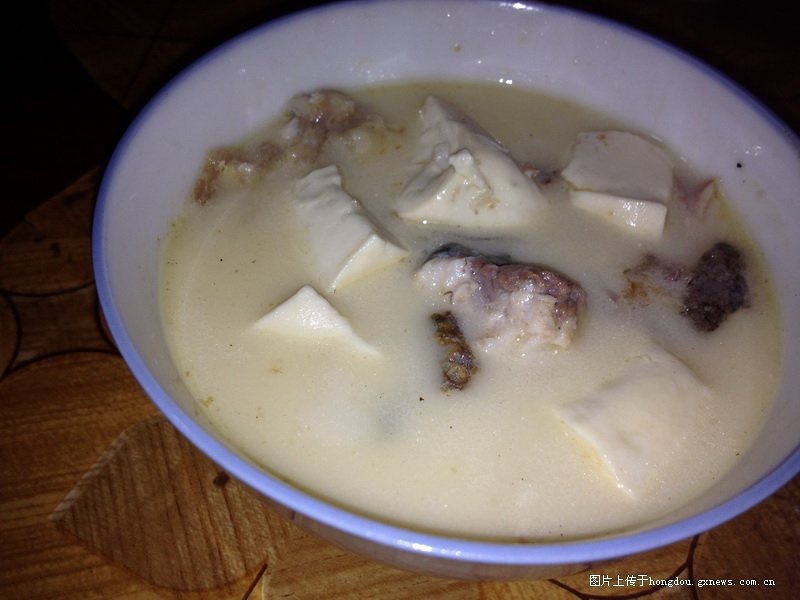 简单易做美味鱼头豆腐汤的做法