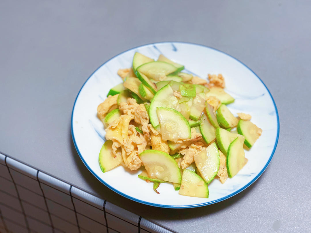 清香的西葫芦炒鸡蛋