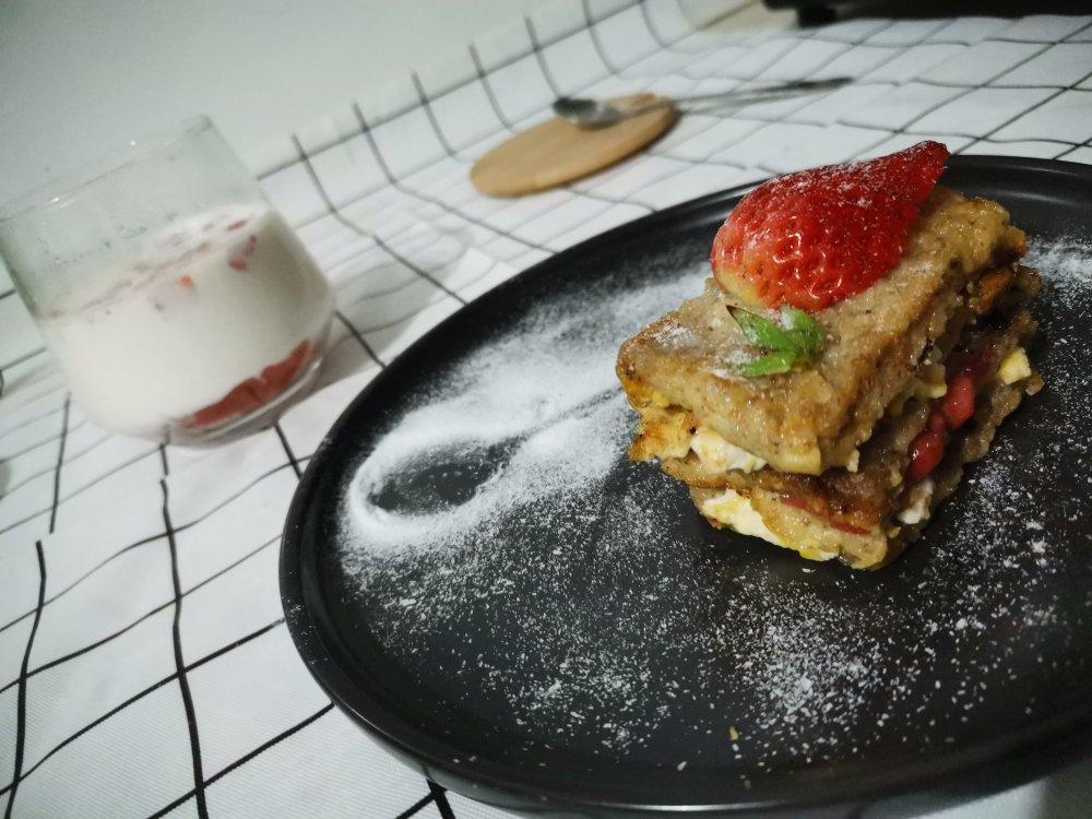 草莓法式吐司